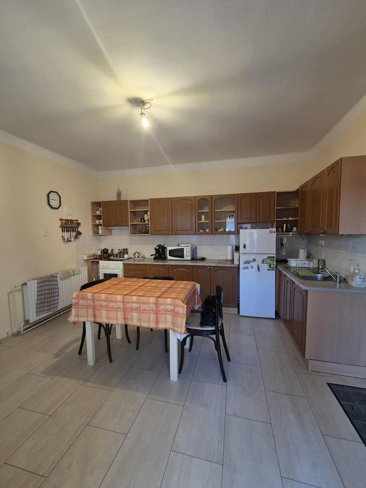 Ponúkame na predaj veľký rodinný dom v Iži