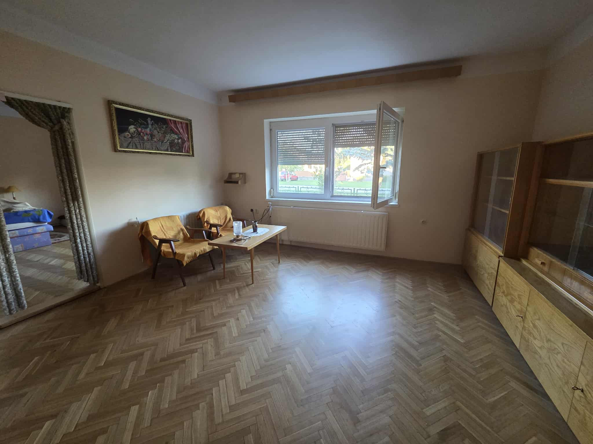 Ponúkame na predaj veľký rodinný dom v Iži