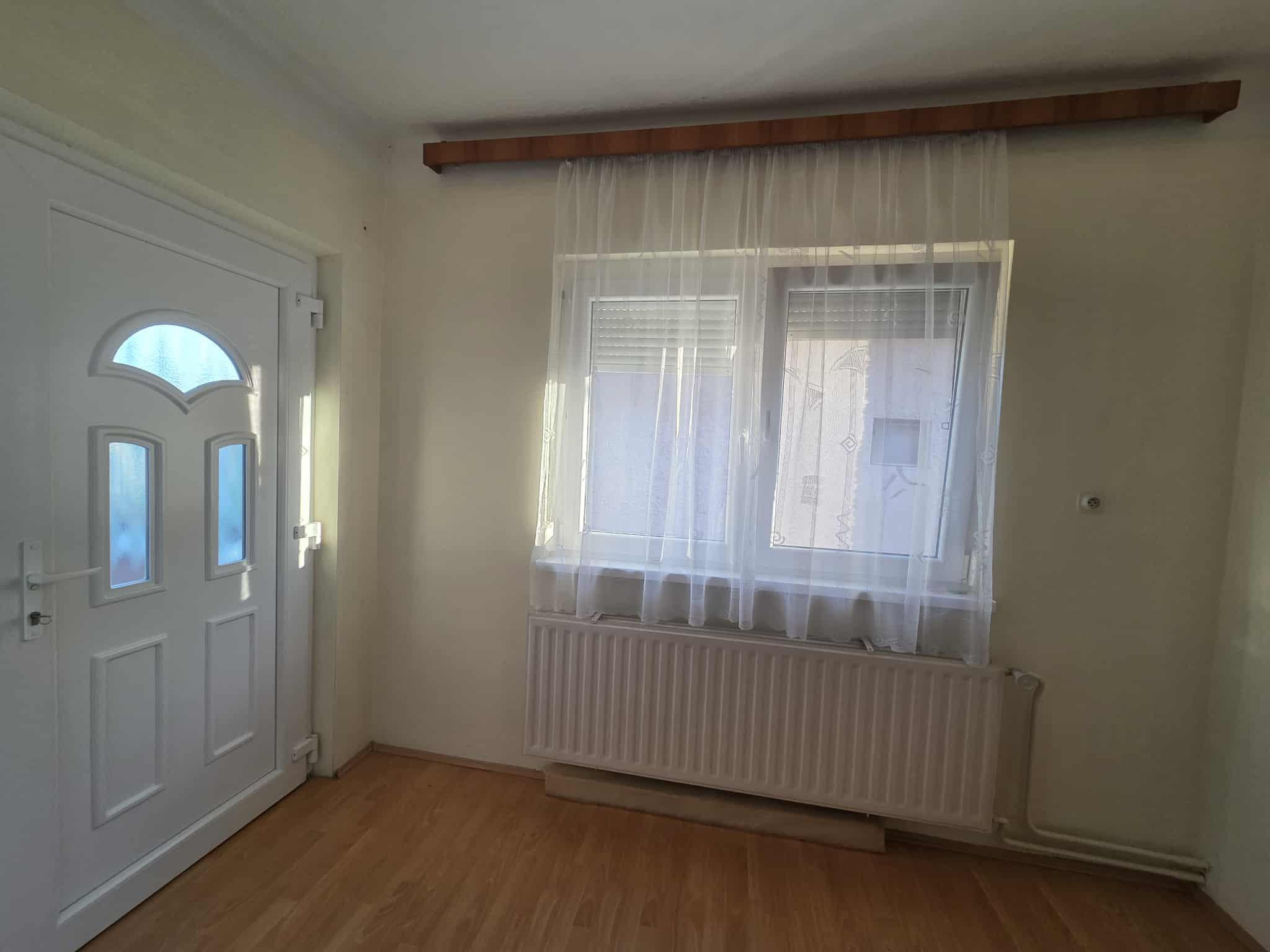 Ponúkame na predaj veľký rodinný dom v Iži