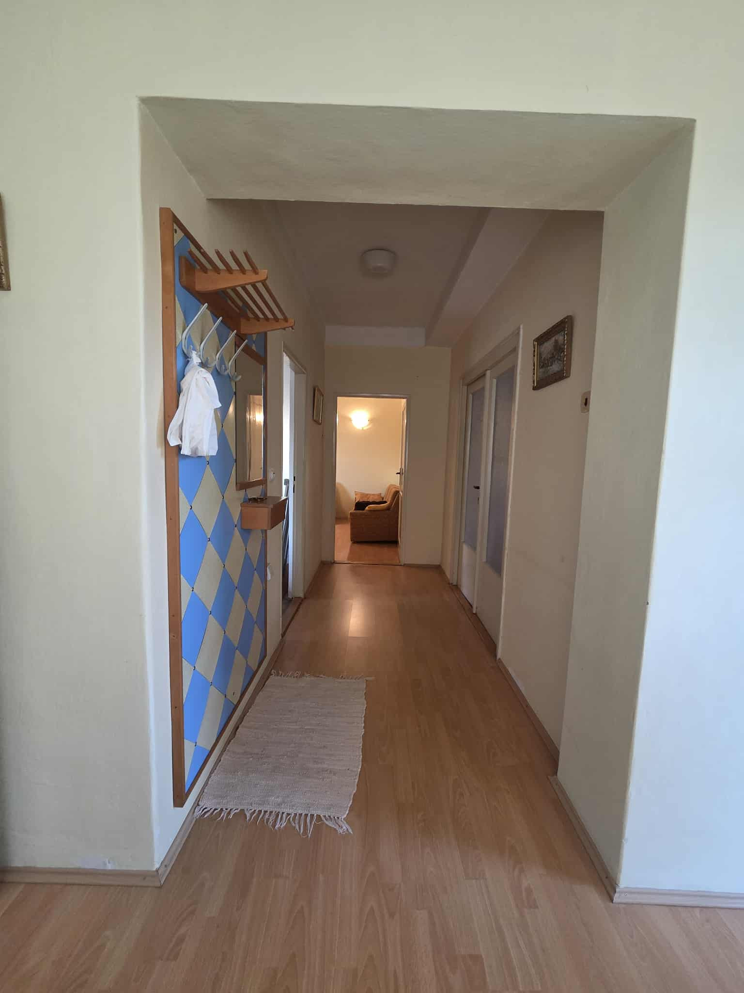 Ponúkame na predaj veľký rodinný dom v Iži