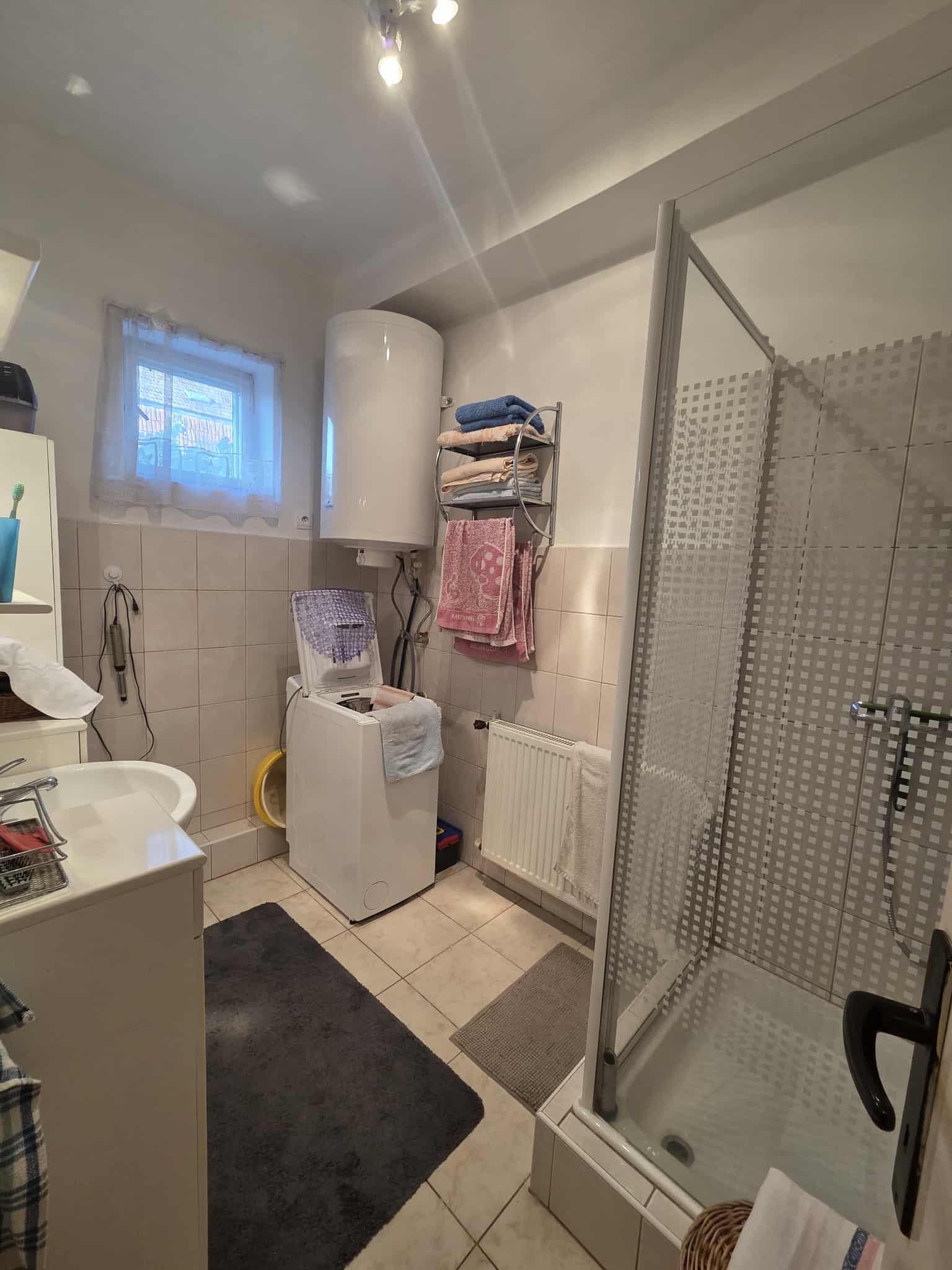 Ponúkame na predaj veľký rodinný dom v Iži