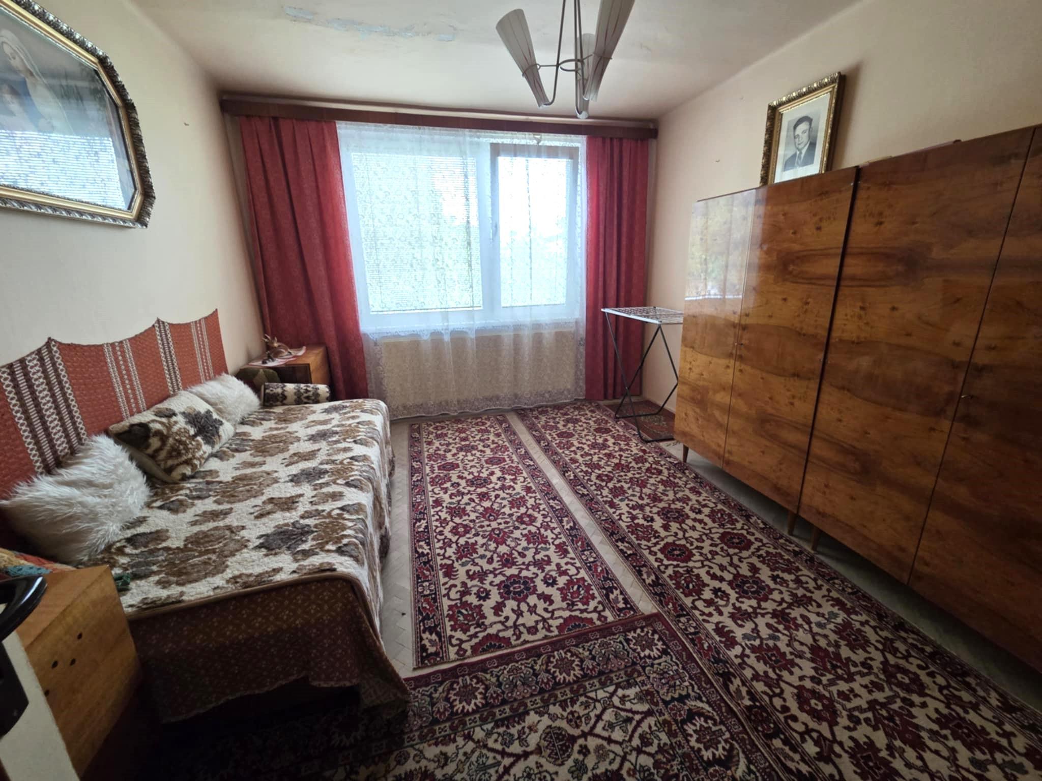 Ponúkame na predaj rodinný dom v pôvodnom stave v Kolárove vo veľmi dobrej lokalite!