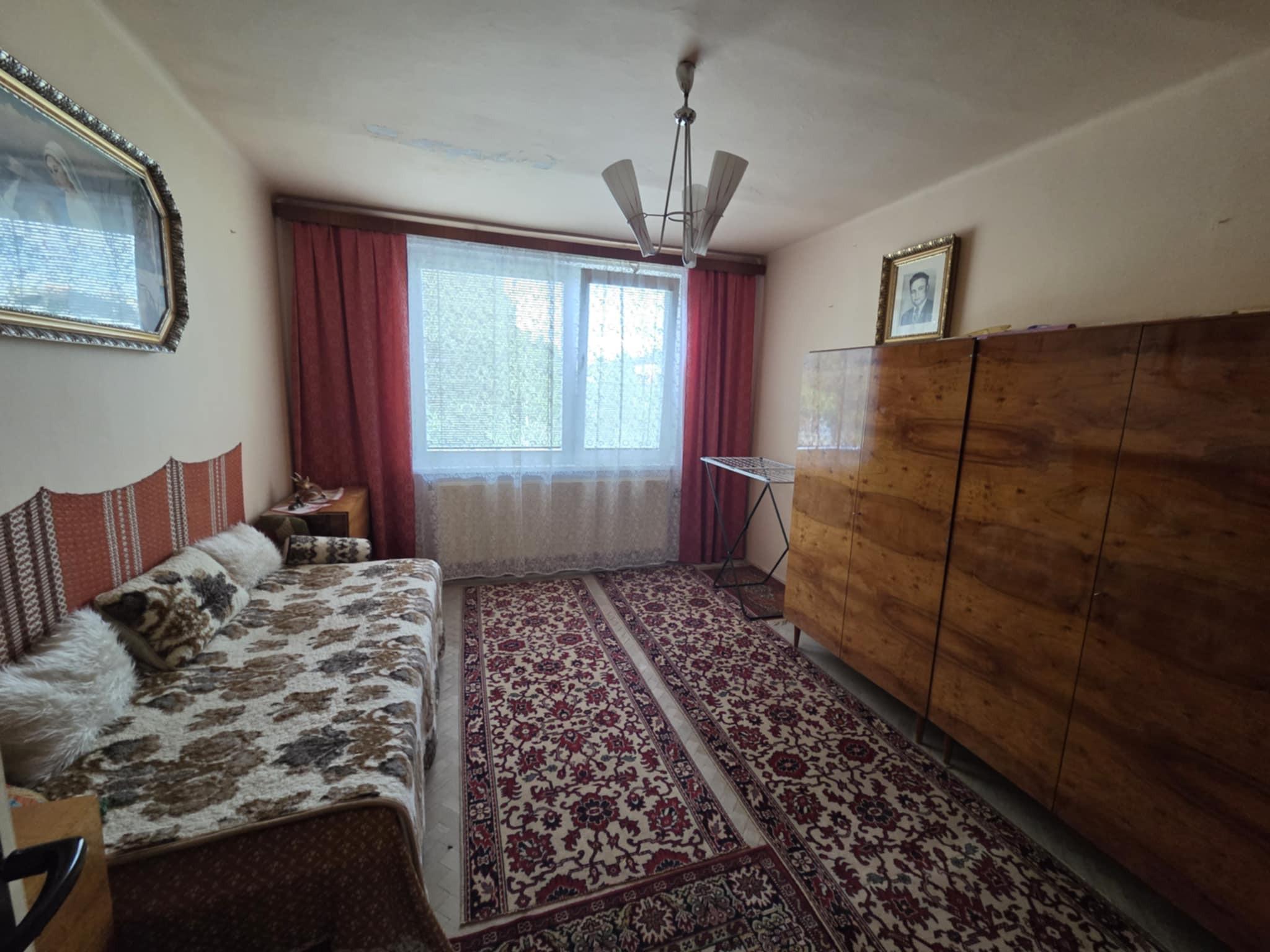 Ponúkame na predaj rodinný dom v pôvodnom stave v Kolárove vo veľmi dobrej lokalite!