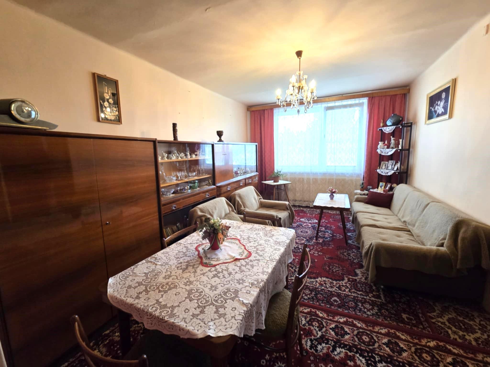 Ponúkame na predaj rodinný dom v pôvodnom stave v Kolárove vo veľmi dobrej lokalite!