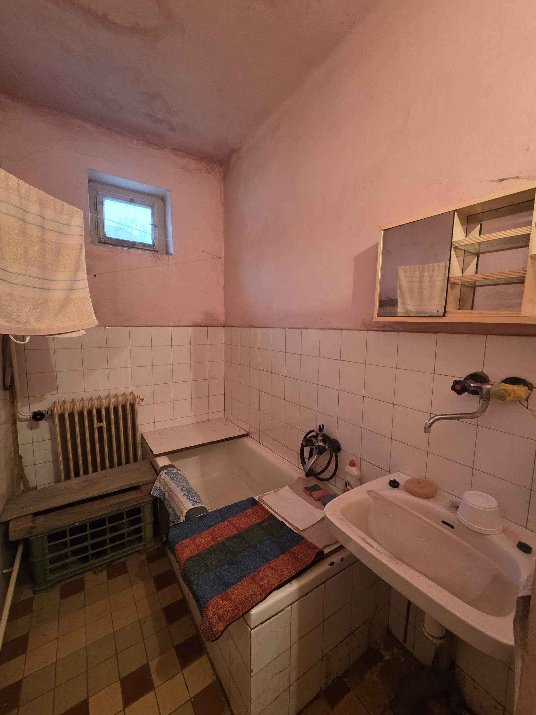 Ponúkame na predaj rodinný dom v Nededi