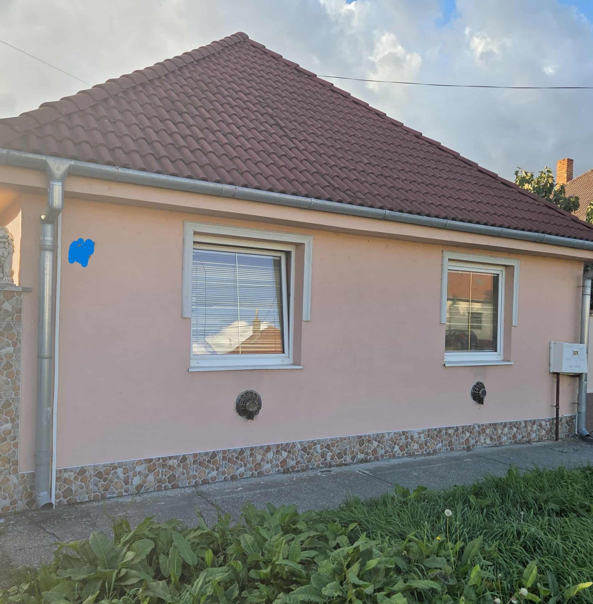 Ponúkame na predaj  rodinný dom v meste Kolárovo