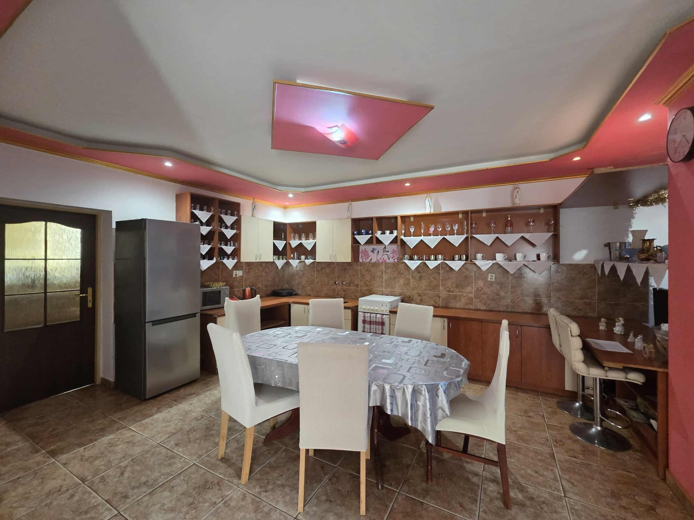 Ponúkame na predaj  rodinný dom v meste Kolárovo