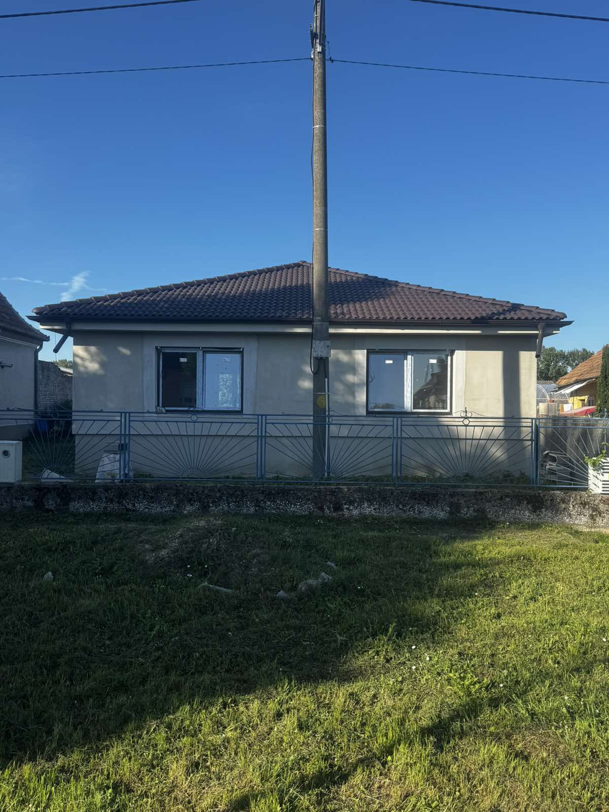 Ponúkame na predaj rodinný dom v Zemnom