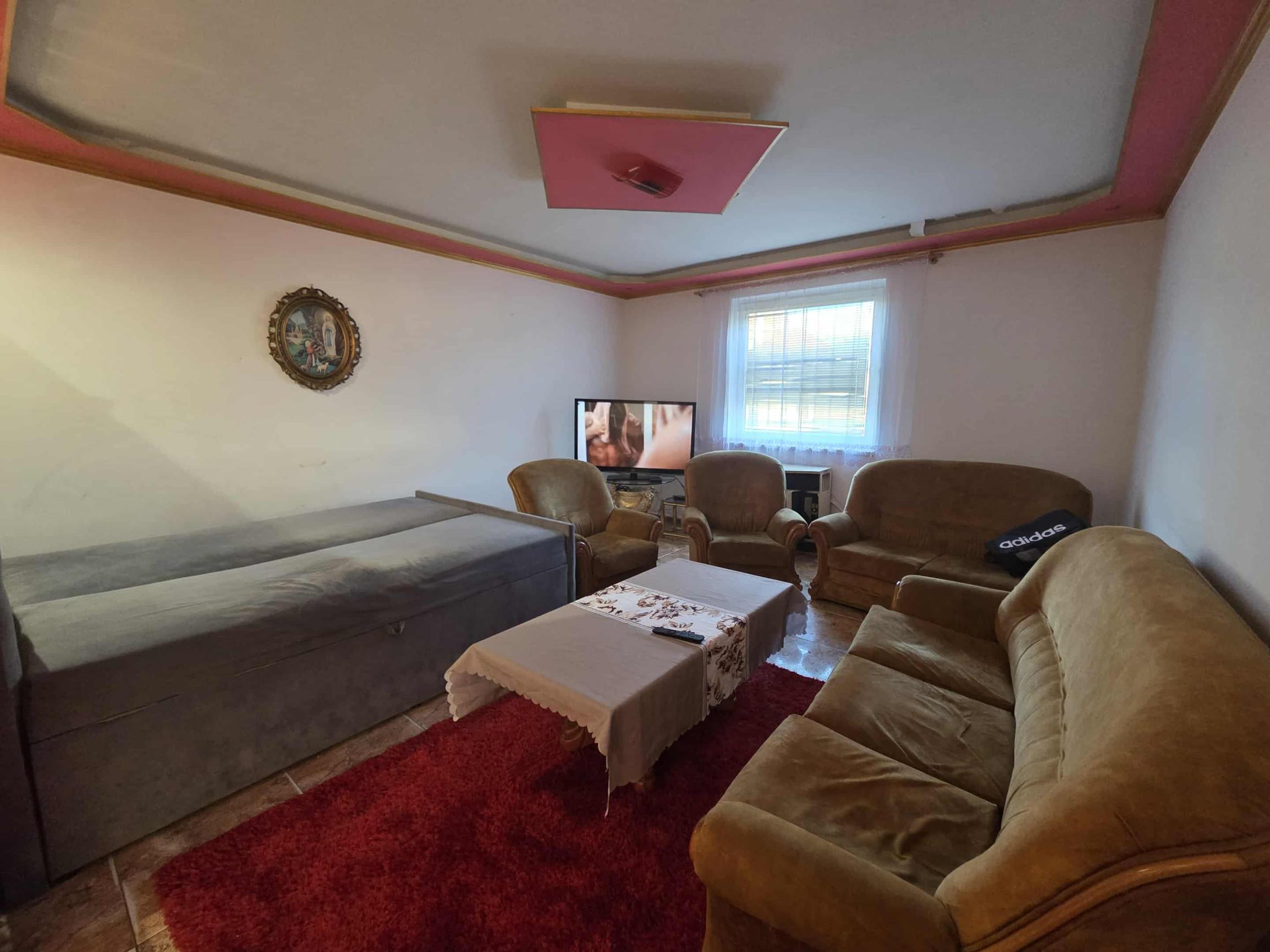 Ponúkame na predaj  rodinný dom v meste Kolárovo