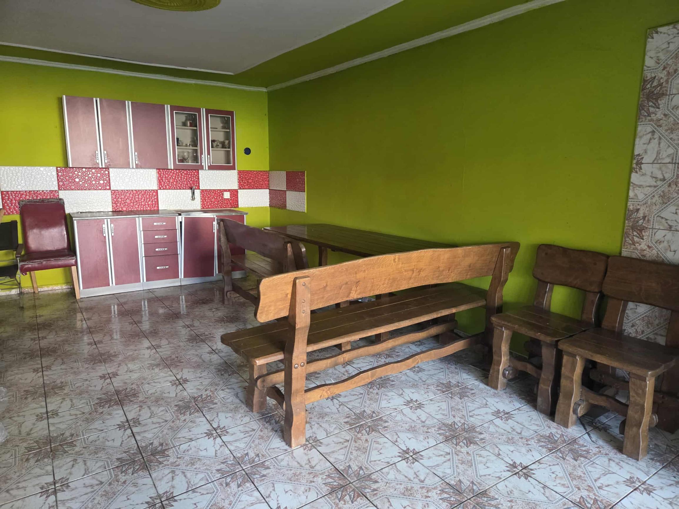 Ponúkame na predaj  rodinný dom v meste Kolárovo