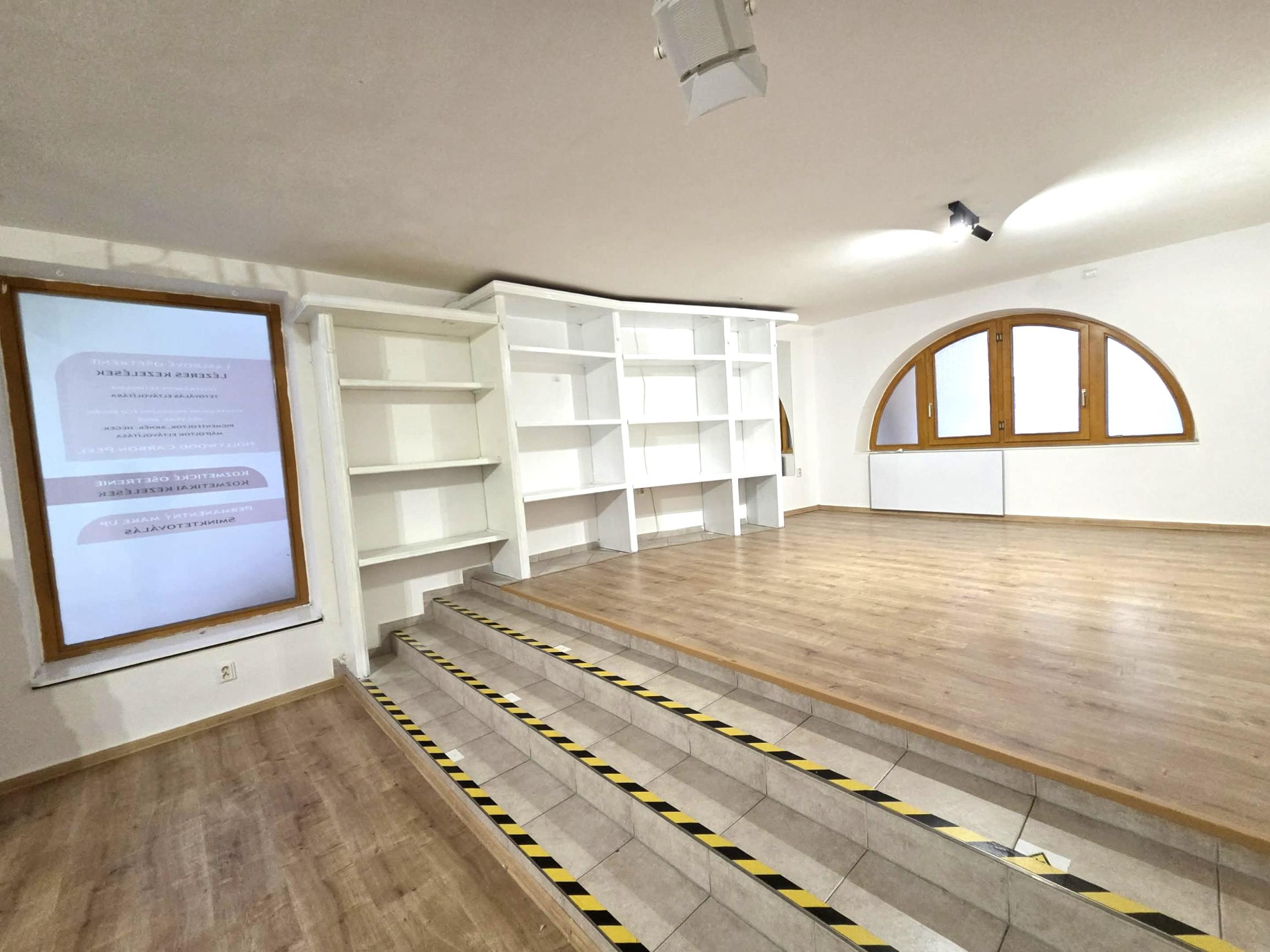 Ponúkame na prenájom komerčný priestor v Komárne