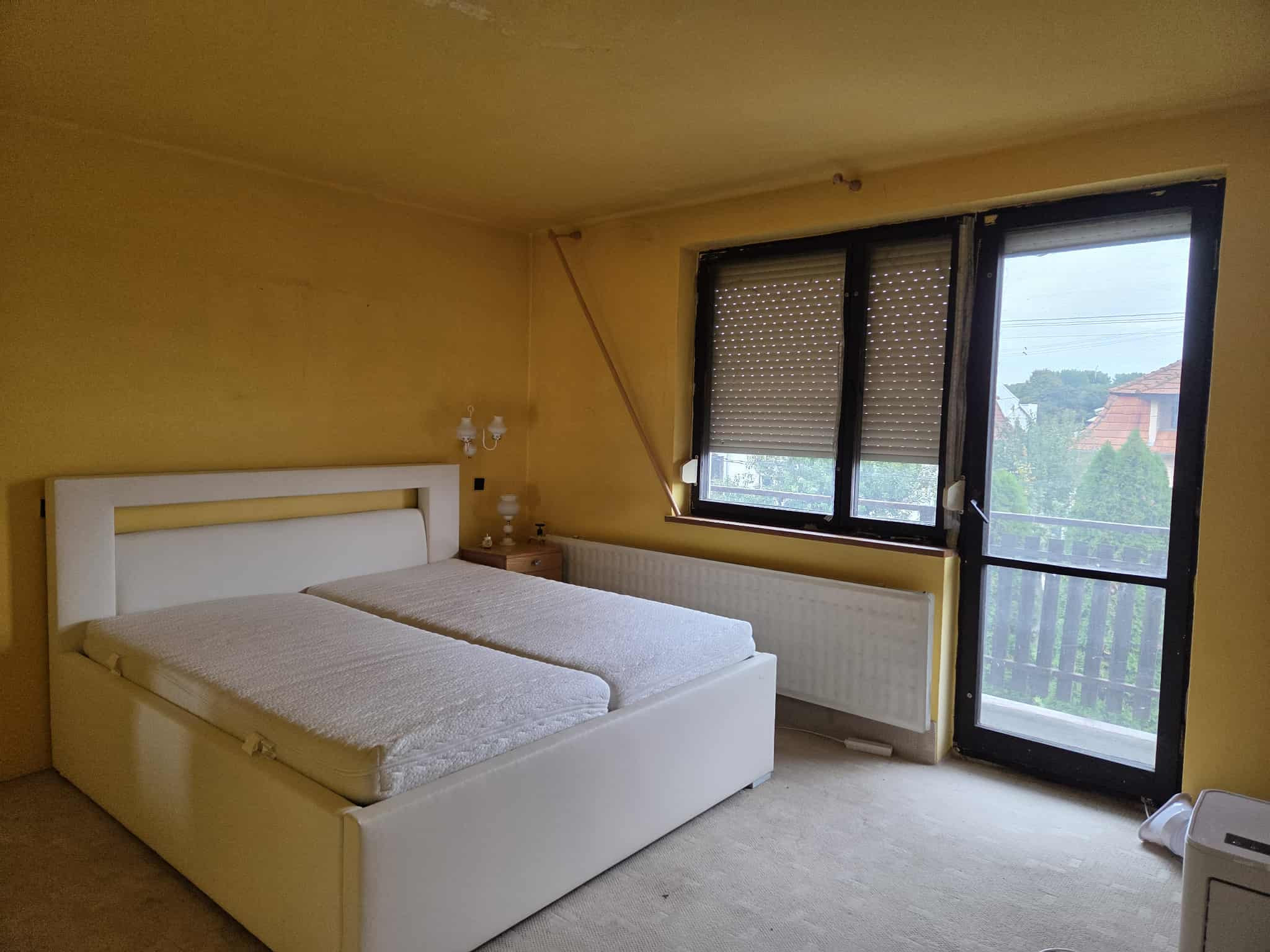 Exkluzívne ponúkame na predaj poschodový rodinný dom v tichej lokalite mesta Kolárovo.