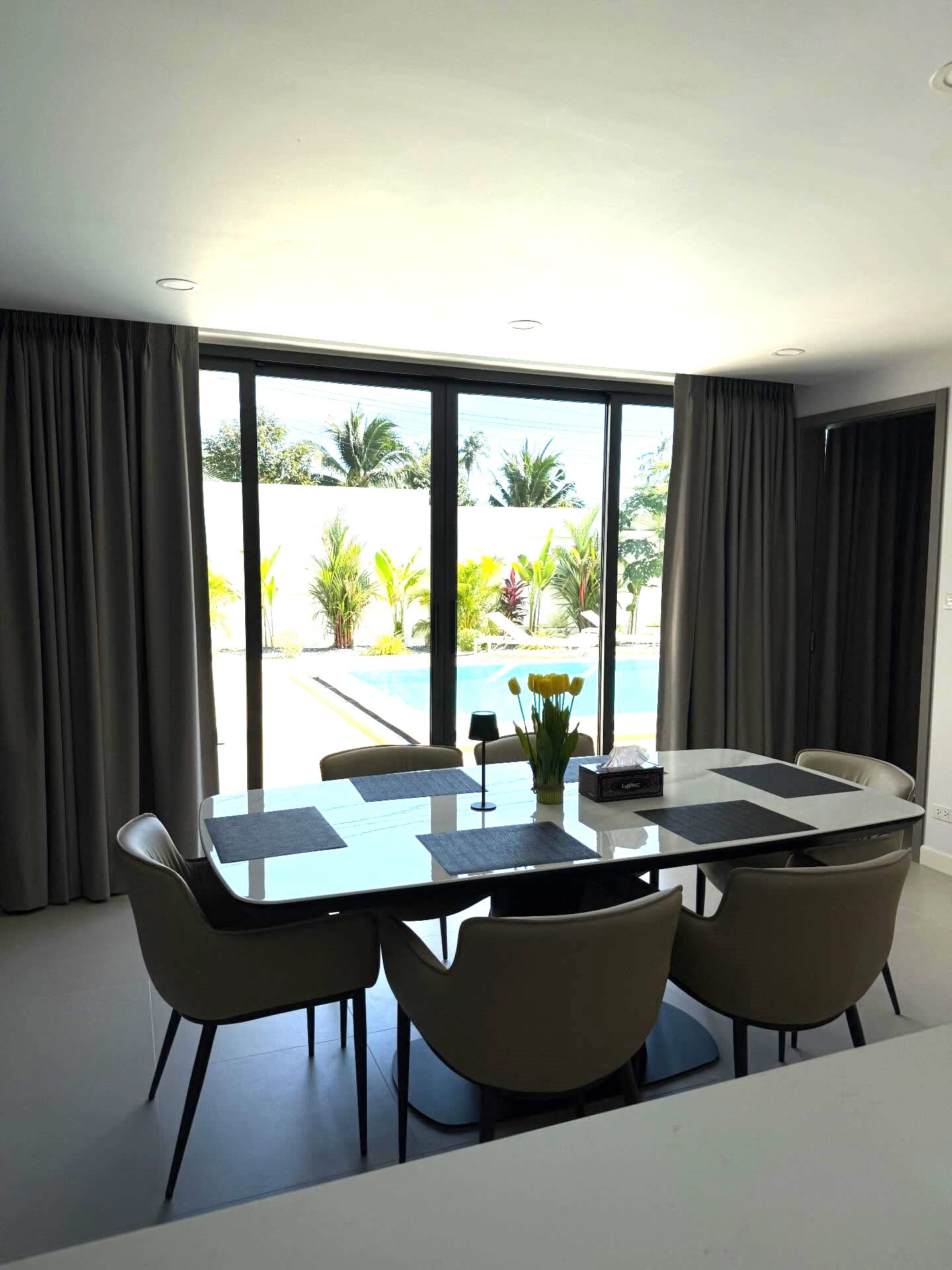 Ponúkame na predaj vilu v krásnom prostredí Thajska.