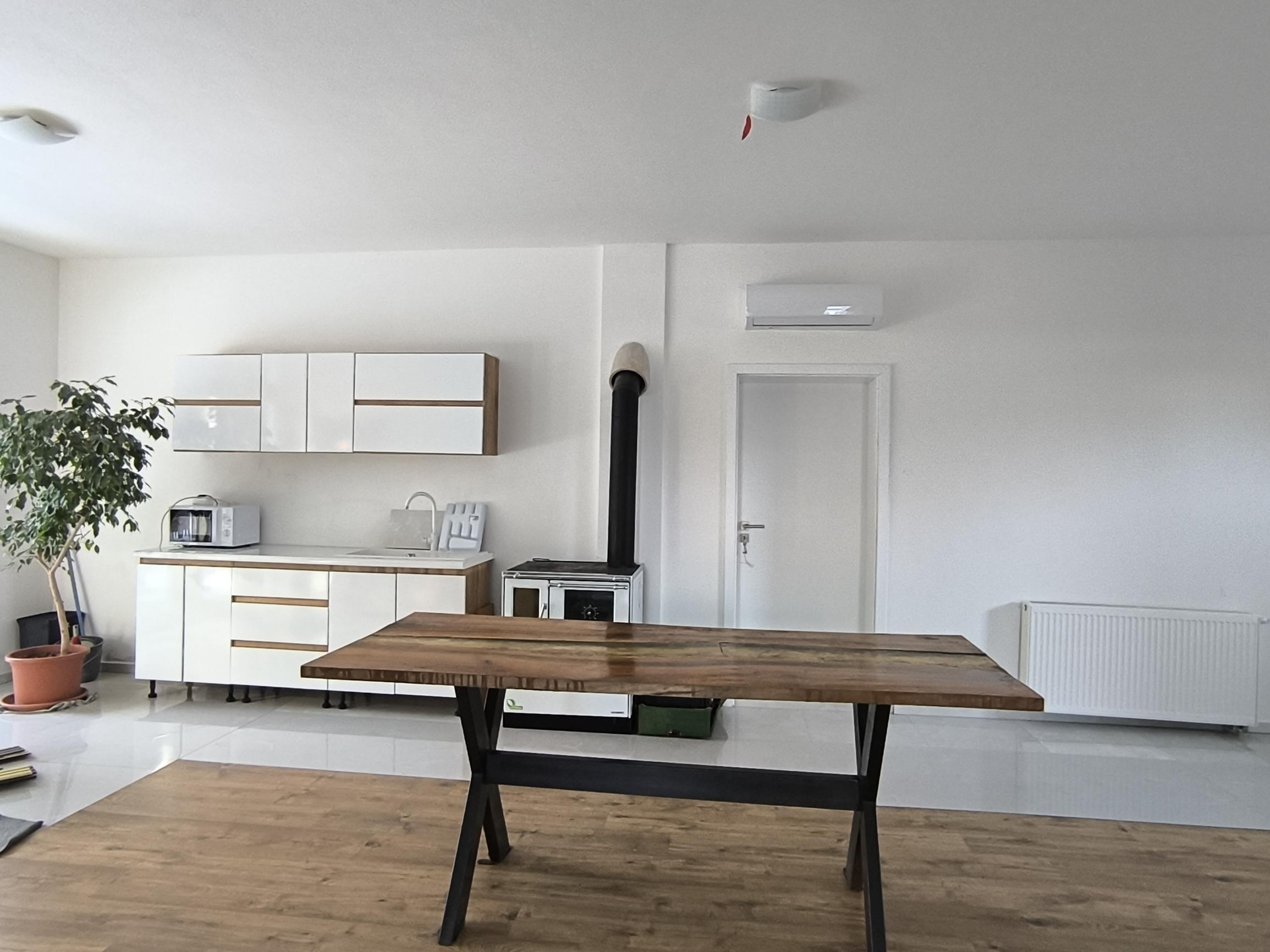 Predaj – kompletne zrekonštruovaný 4‑izbový rodinný dom v Nesvadoch