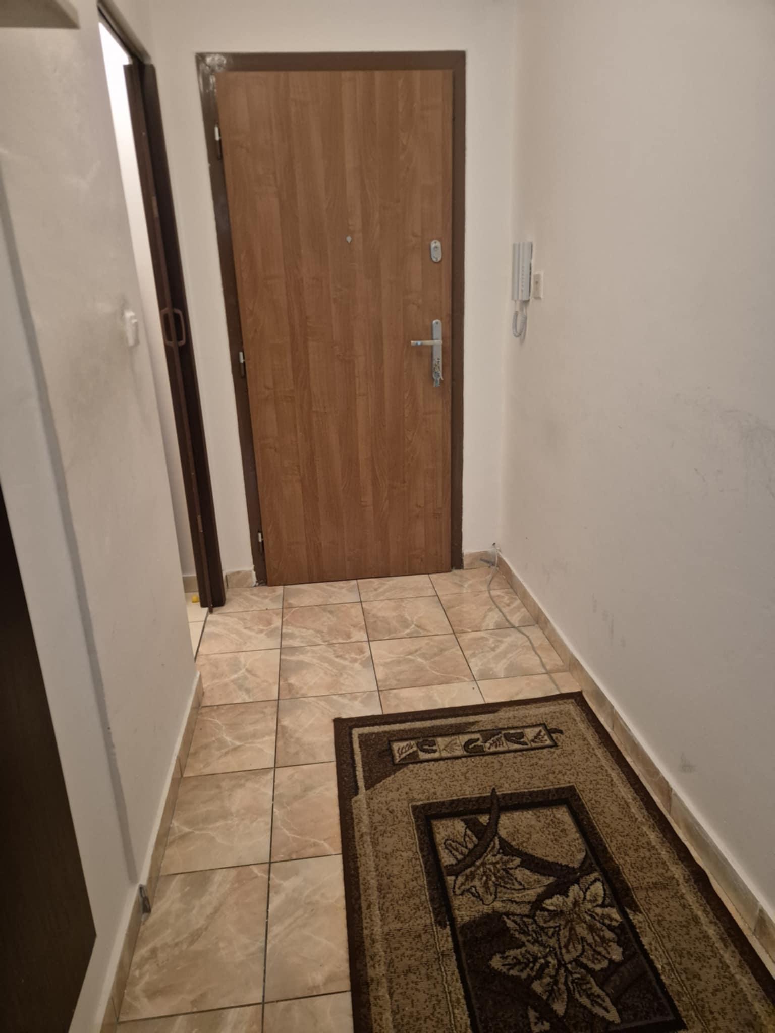 Na predaj: Priestranná garzónka s balkónom v obľúbenej lokalite – Komárno, ul. Eötvösa