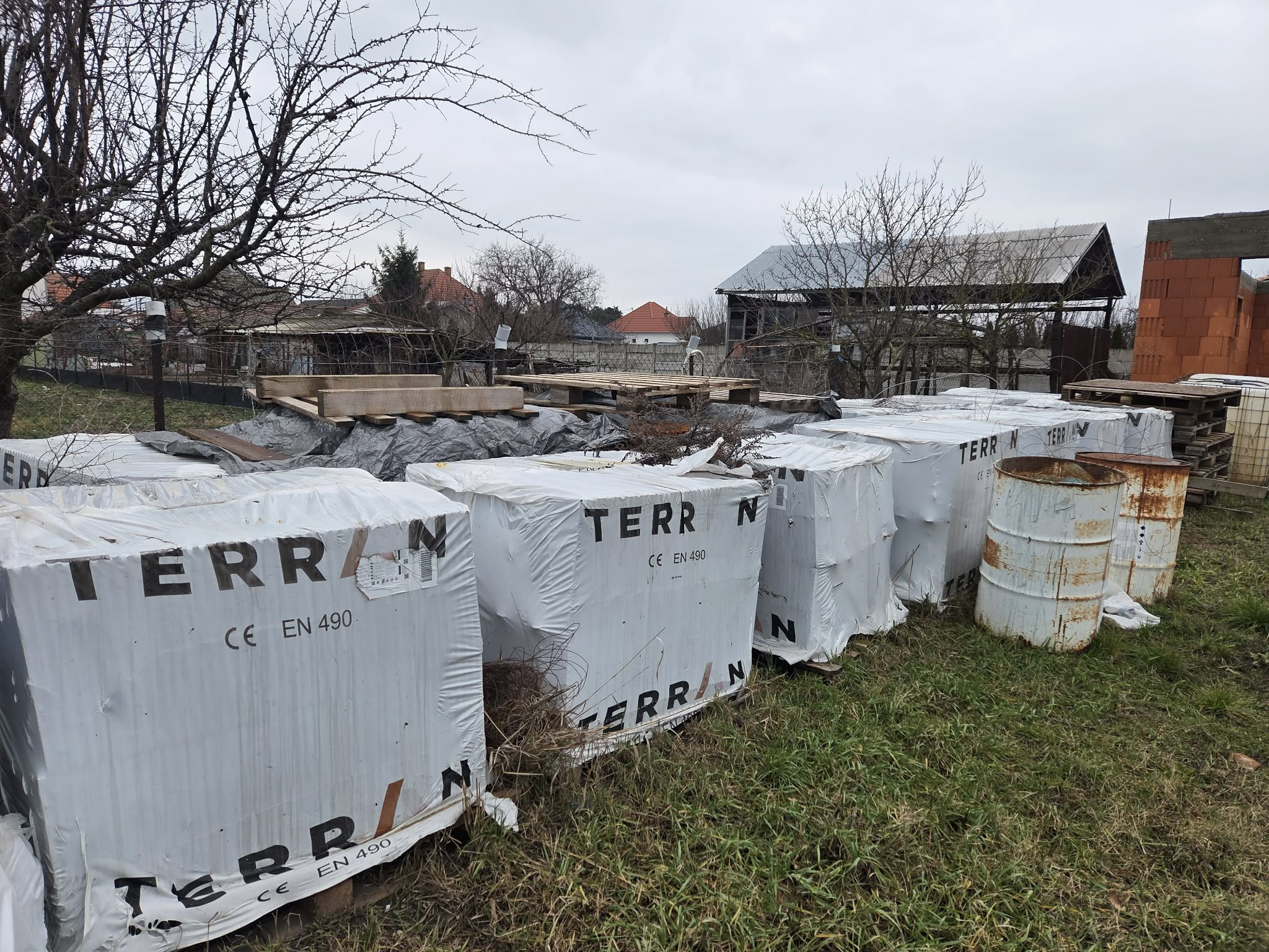 Ponúkame na predaj rozostavanú stavbu v Kolárove