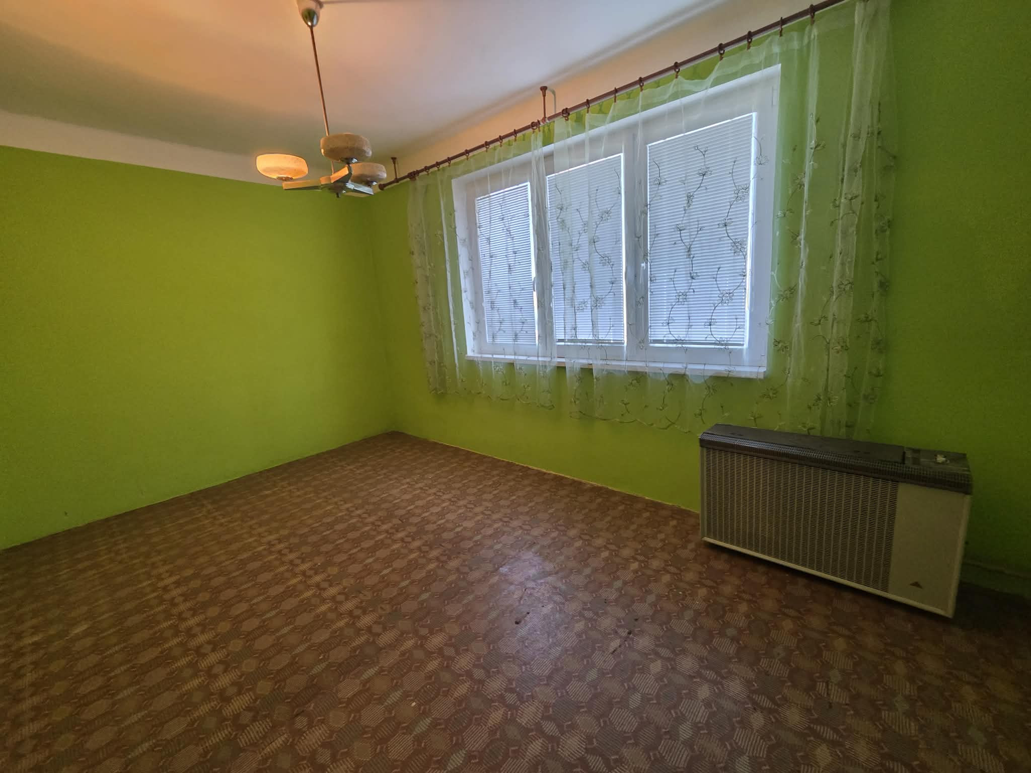 Ponúkame na predaj rodinný dom v Iži