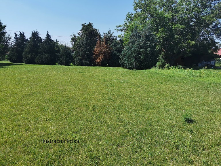 Ponúkame na predaj záhradu pri Číčove