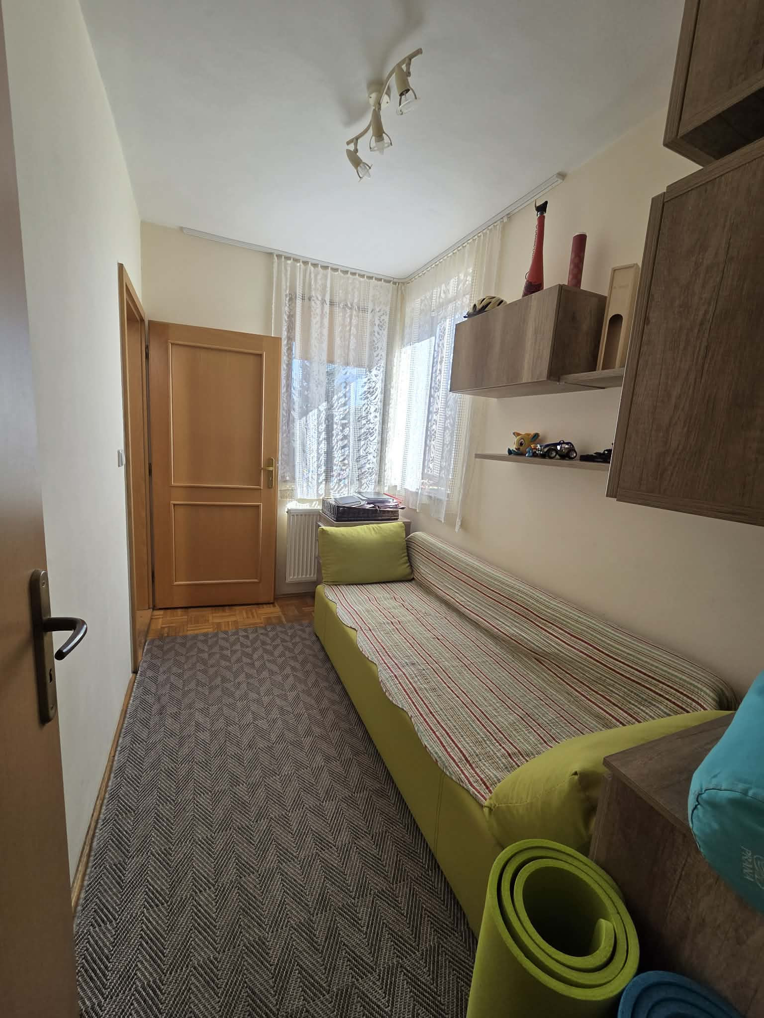 Ponúkame na predaj poschodový dom v Chotíne