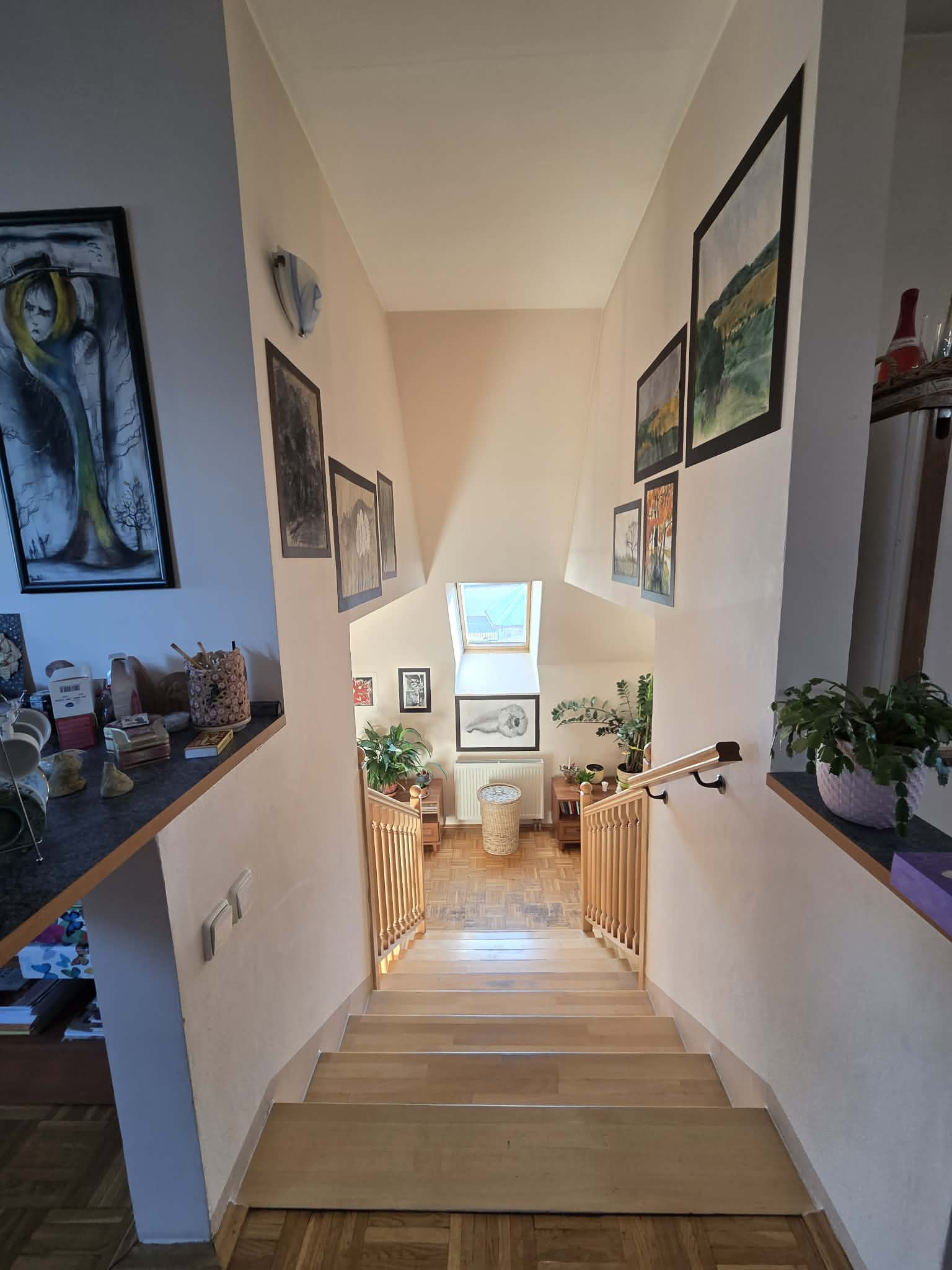 Ponúkame na predaj poschodový dom v Chotíne