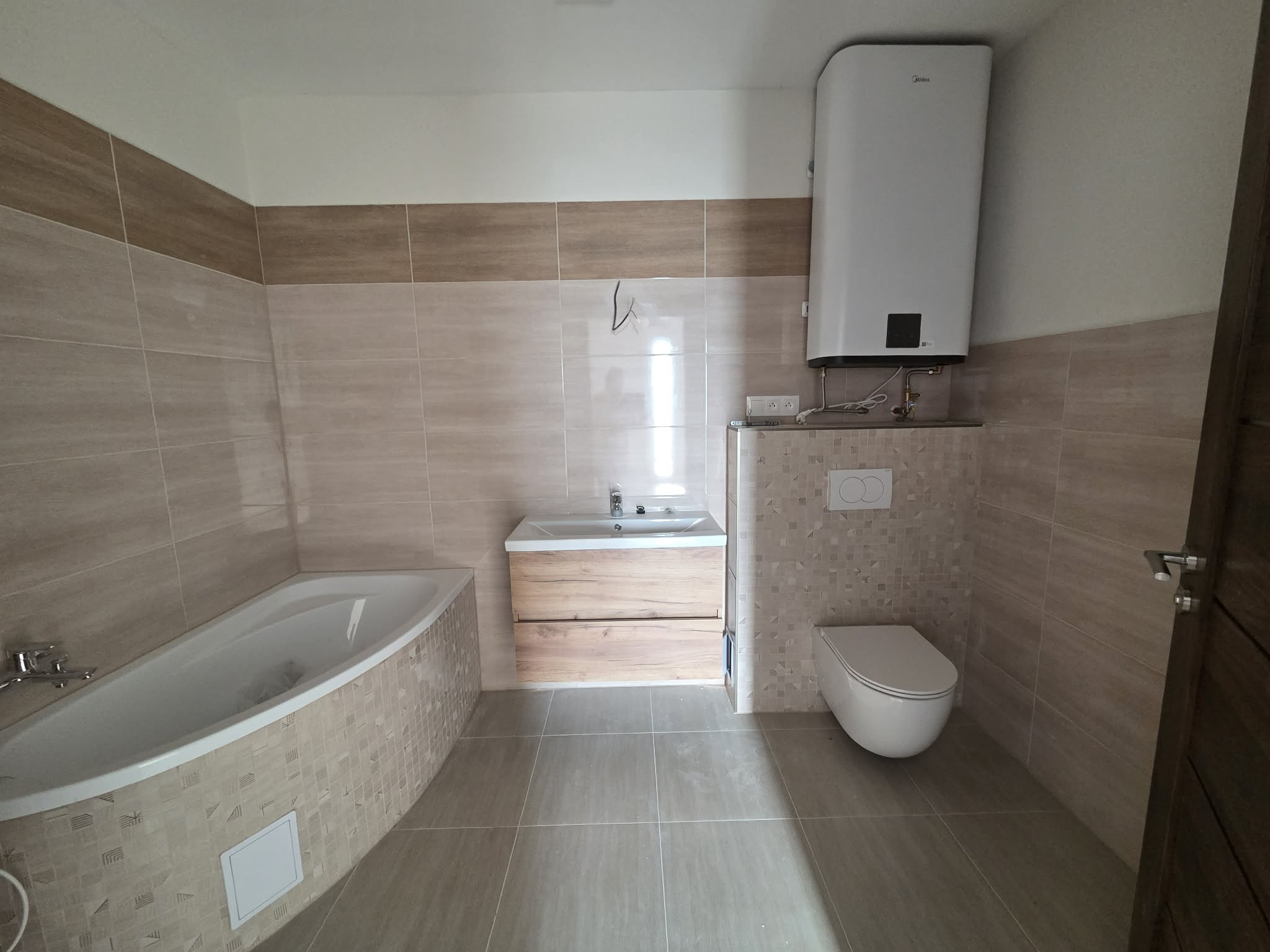 Výhodná ponuka!!!Na predaj jedna časť dvojdomu v Kolárove