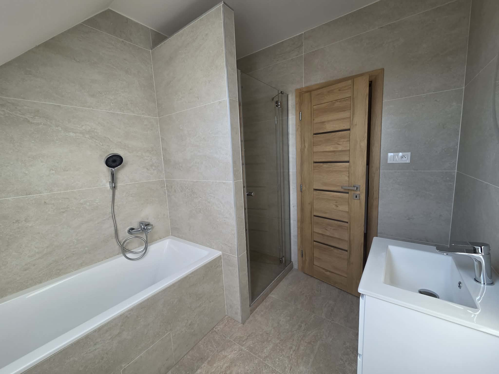 Ponúkame na predaj novostavbu v Kolárove