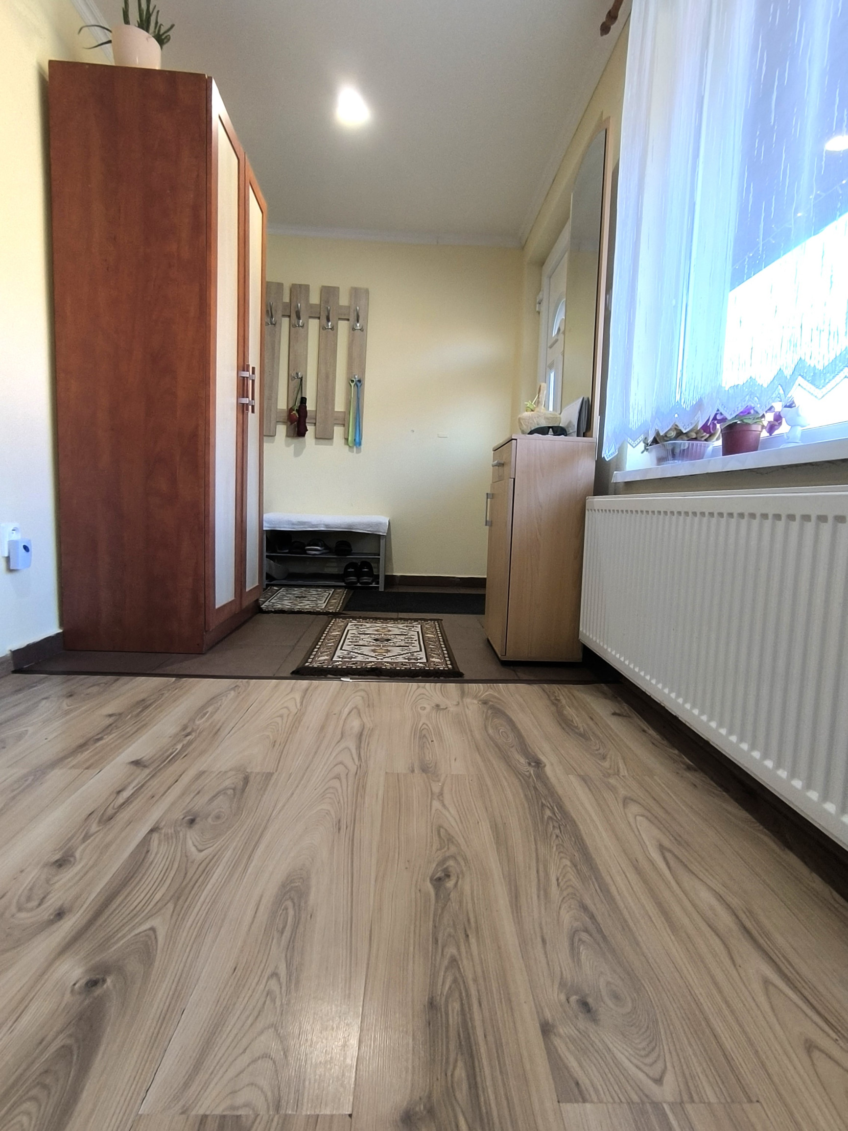 Ponúkame na predaj štýlový dom s veľkým pozemkom a garážou