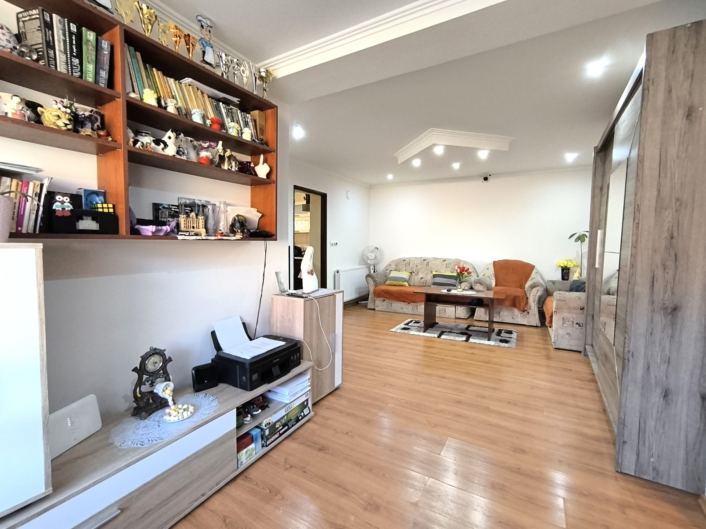 Ponúkame na predaj štýlový dom s veľkým pozemkom a garážou