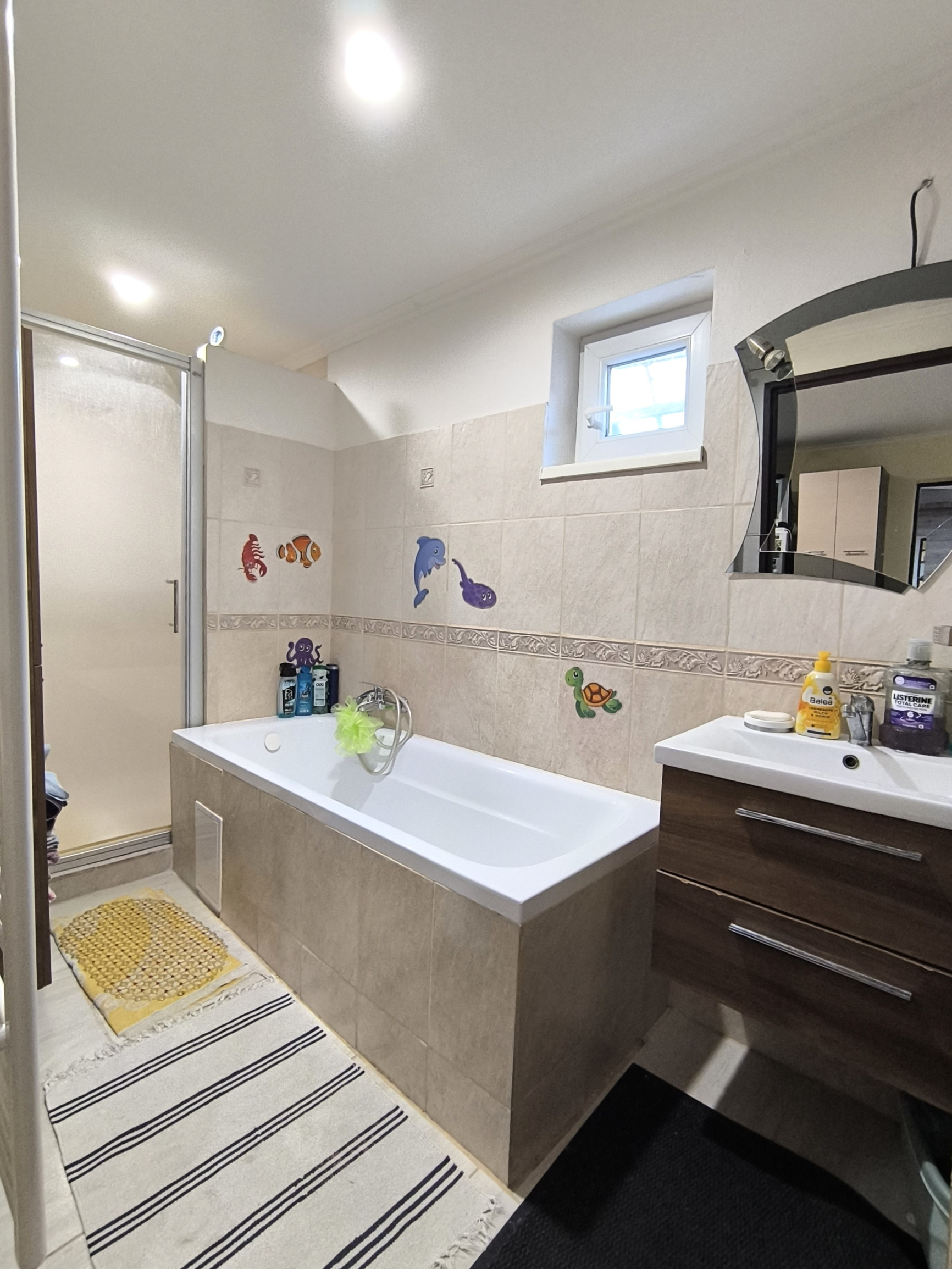 Ponúkame na predaj štýlový dom s veľkým pozemkom a garážou