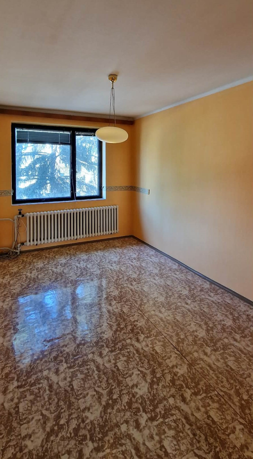 Ponúkame na predaj rod.dom v Nesvadoch