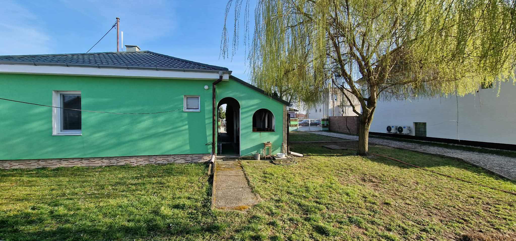 Ponúkame na predaj rod.dom s veľkým pozemkom v Ímeli