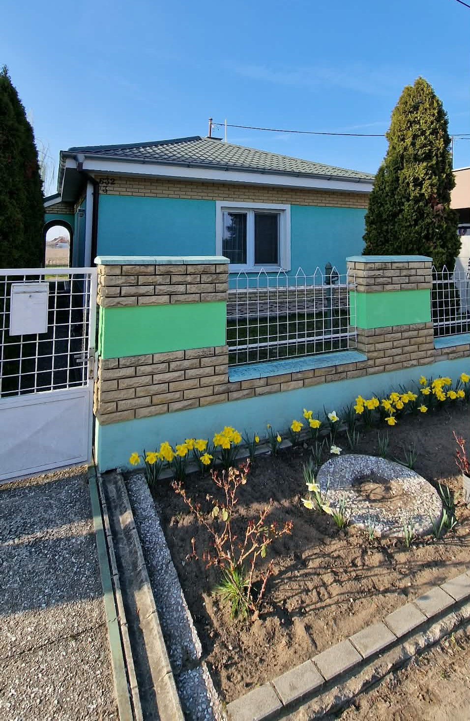 Ponúkame na predaj rod.dom s veľkým pozemkom v Ímeli