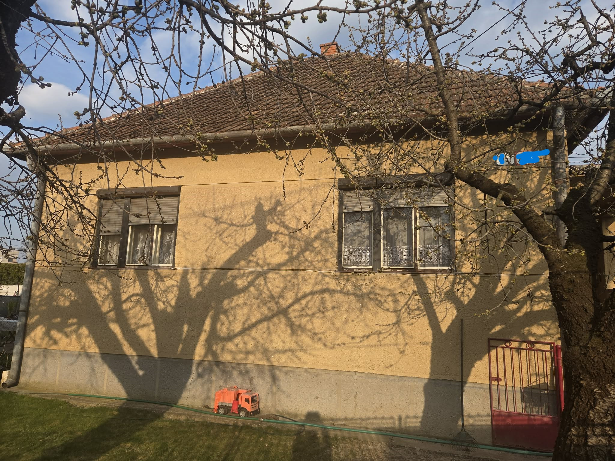 Ponúkame na predaj rodinný dom v Komárne