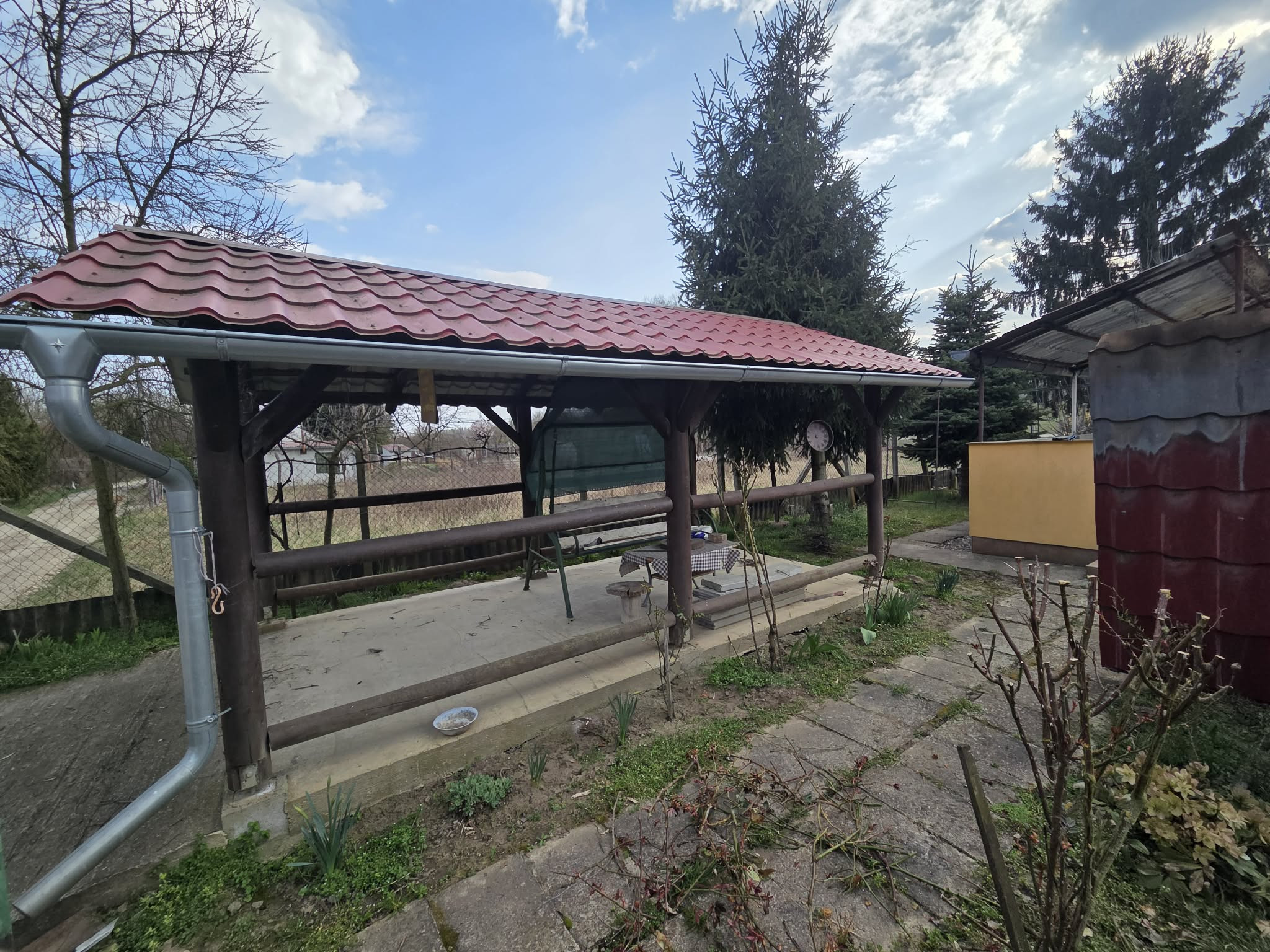 Ponúkame na predaj záhradu pri Nesvadoch