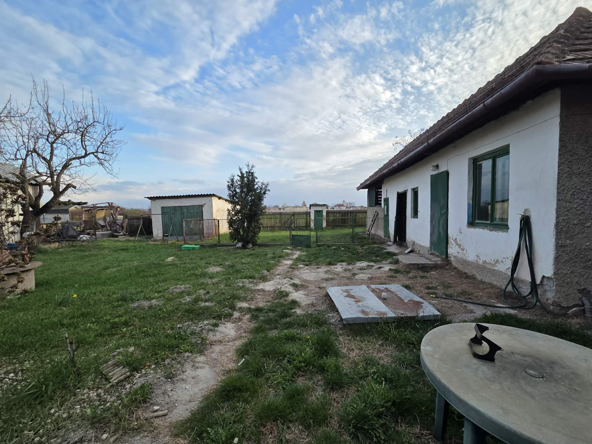 Ponúkame na predaj dom vo Veľkých Kosihách