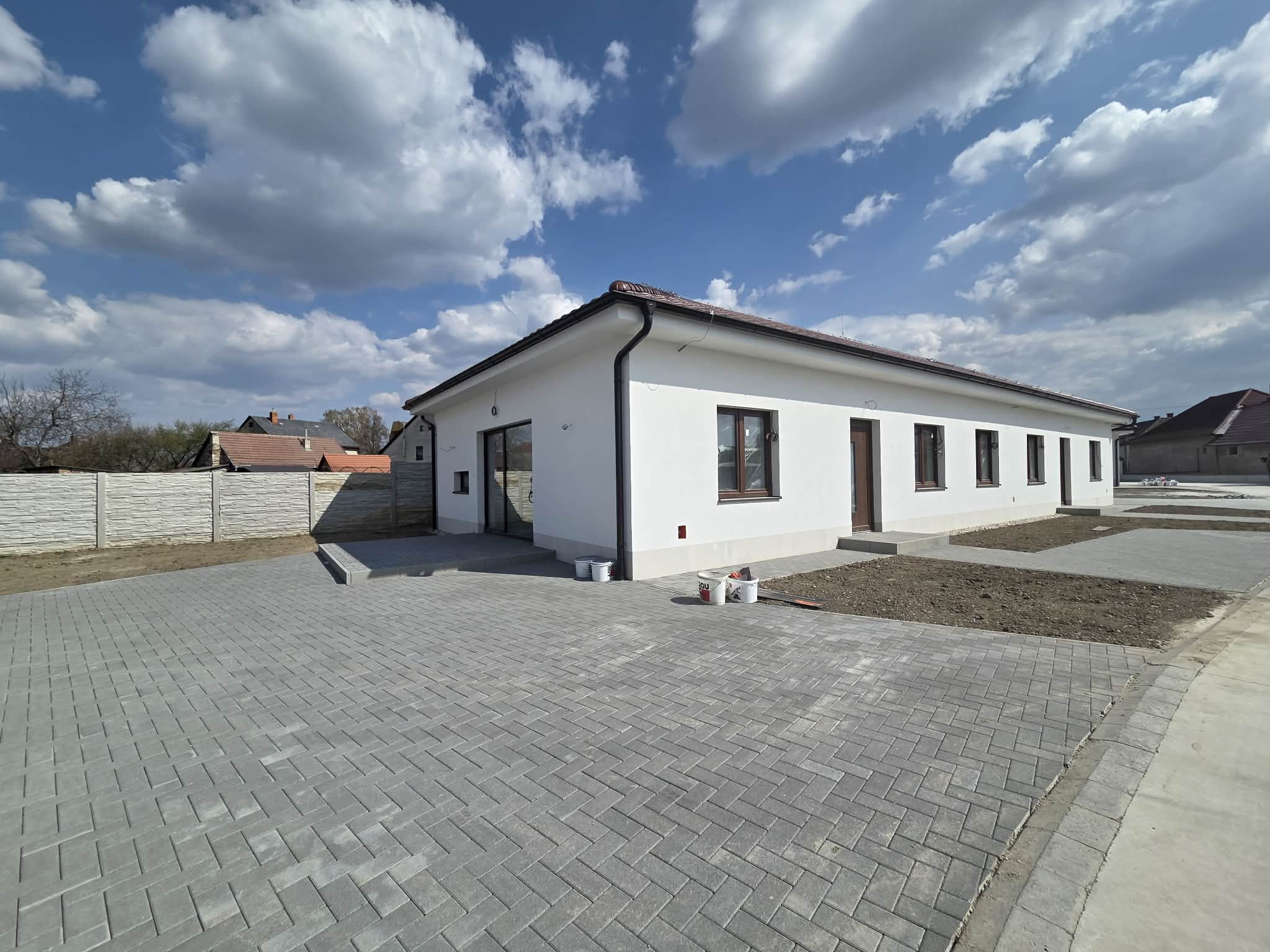 Z poverenia majiteľa ponúkame  4-izbový dom vo Vlčanoch