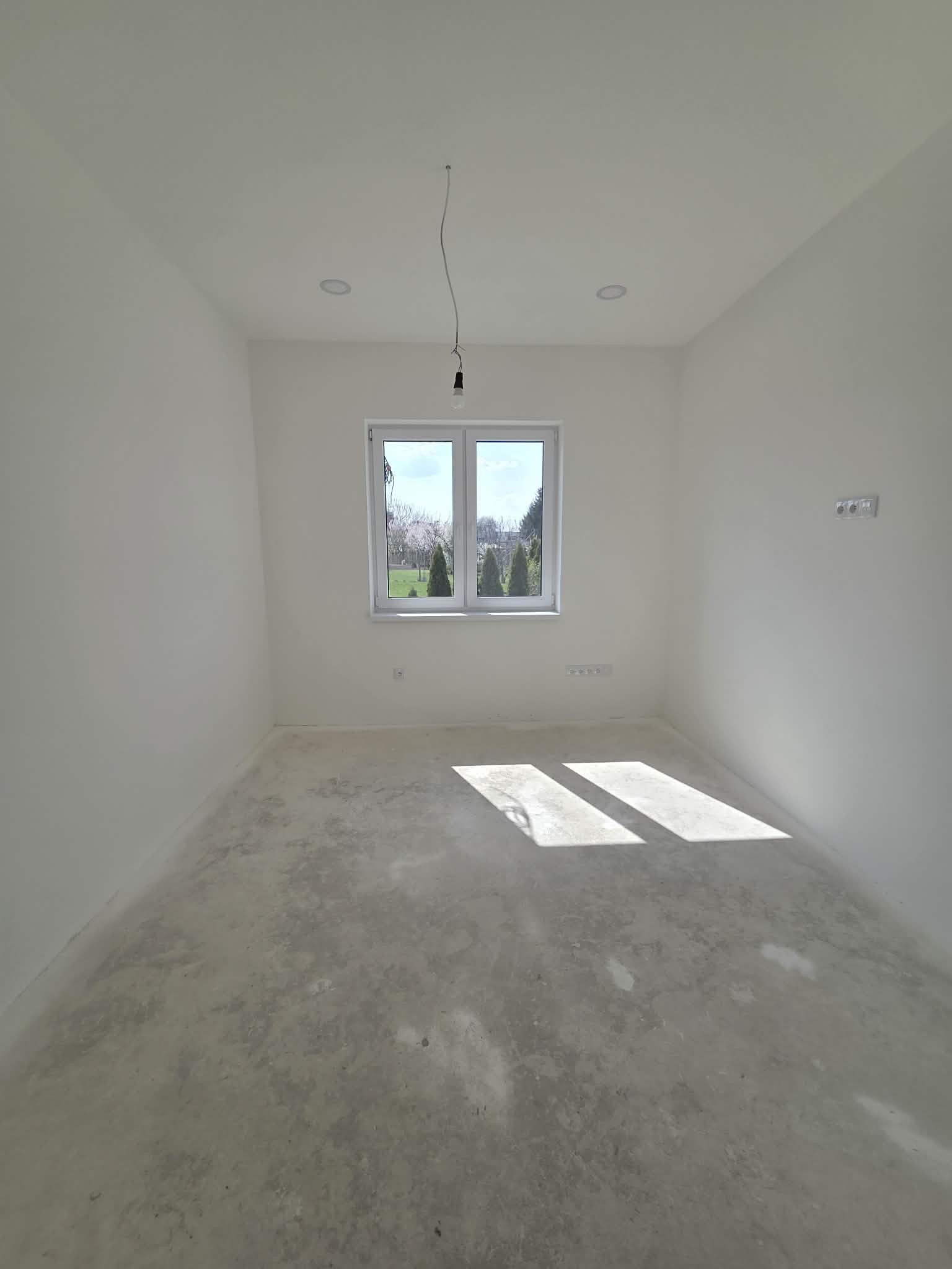 Z poverenia majiteľa ponúkame  4-izbový dom vo Vlčanoch