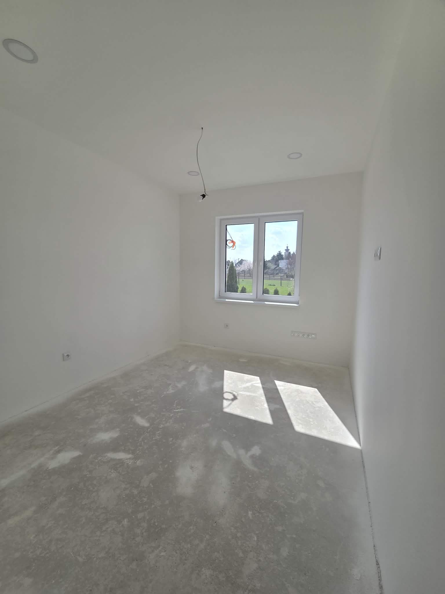 Z poverenia majiteľa ponúkame  4-izbový dom vo Vlčanoch