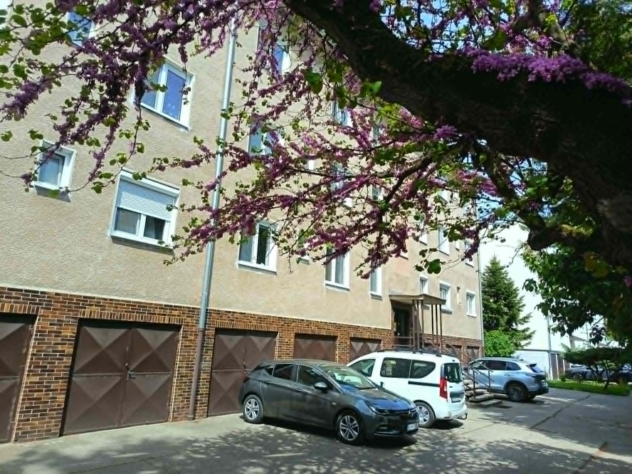 Nadštandardný veľkometrážny byt s garážou - Komárno