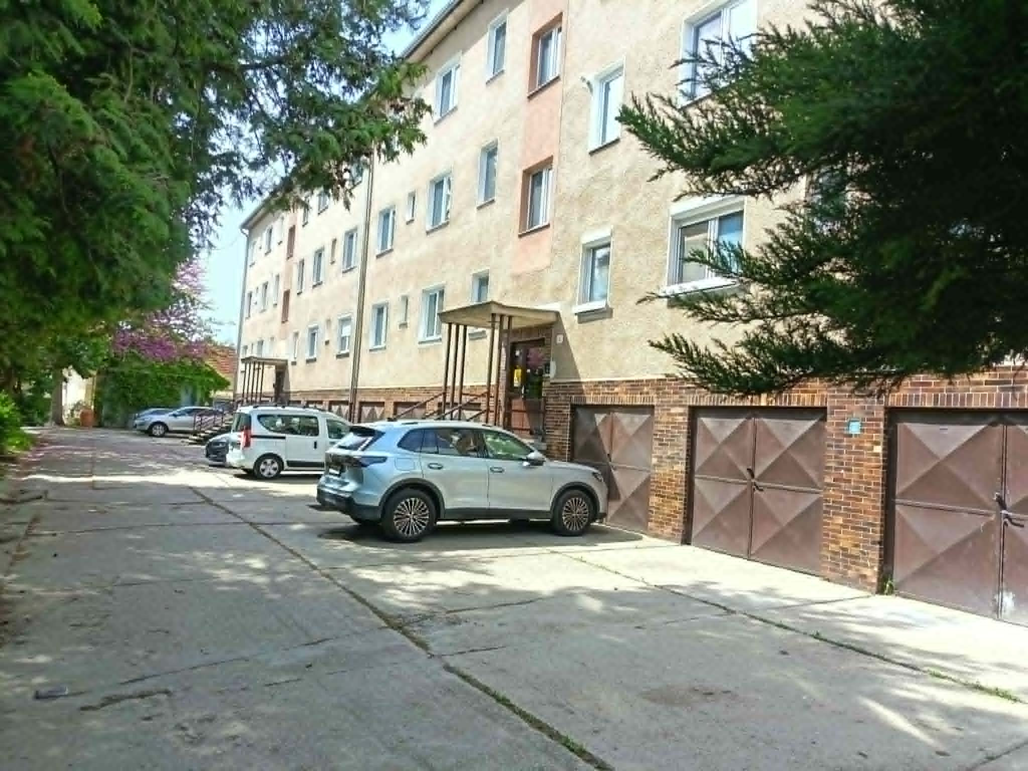Nadštandardný veľkometrážny byt s garážou - Komárno