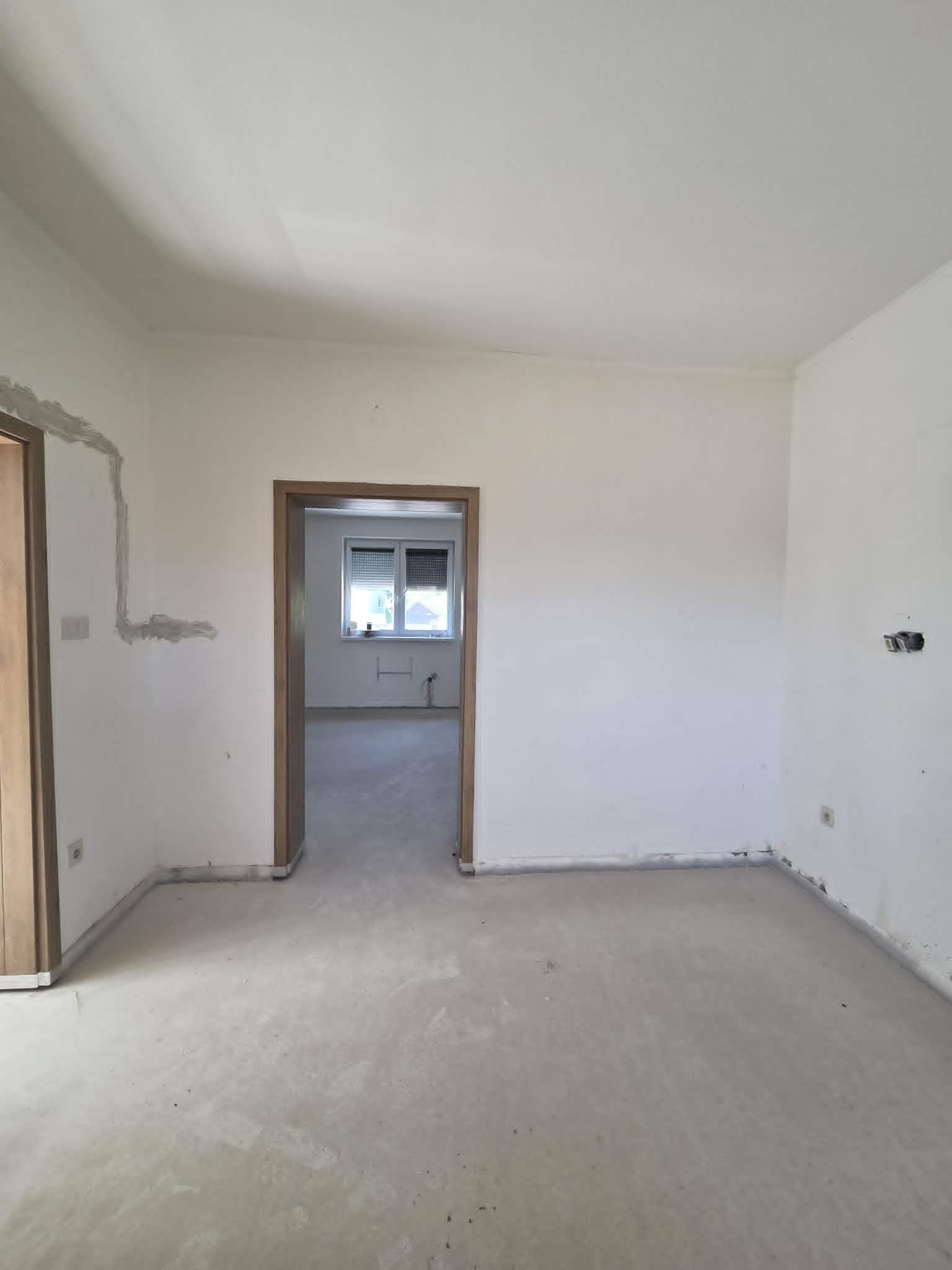 Ponúkame na predaj dom v centre Kolárova