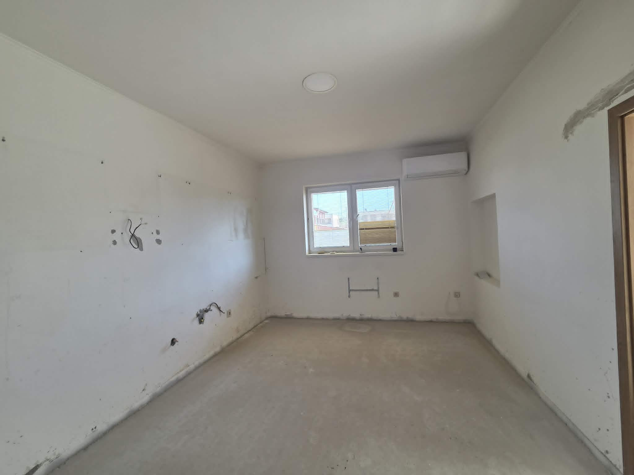 Ponúkame na predaj dom v centre Kolárova