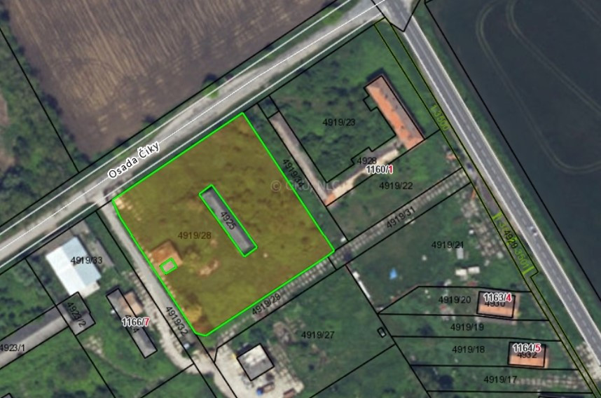 Areál, pozemky o výmere 2,5 ha, 4 km od baterkárne Šurany