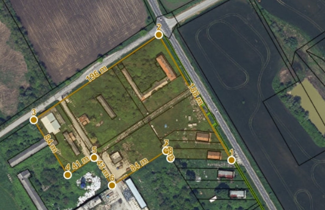 Areál, pozemky o výmere 2,5 ha, 4 km od baterkárne Šurany