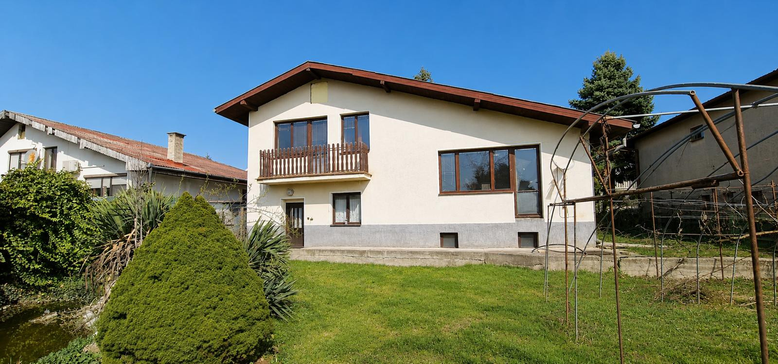 NA PREDAJ 5-izbový viacpodlažný rodinný dom v meste Nesvady