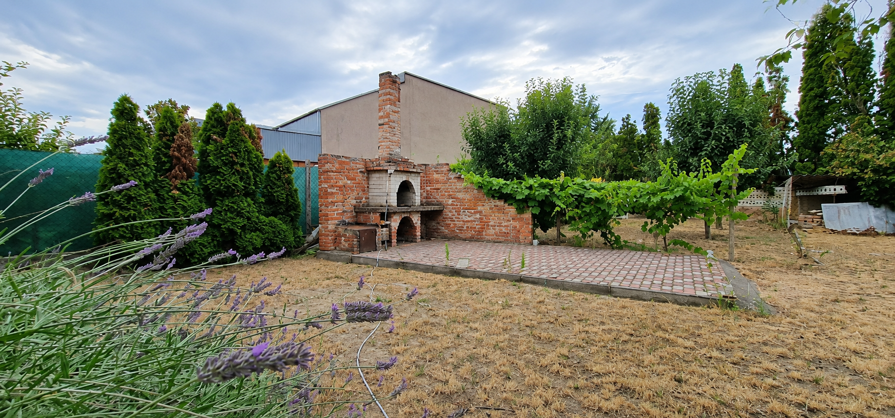 NA PREDAJ 3-izbový rodinný dom v centre mesta Nesvady