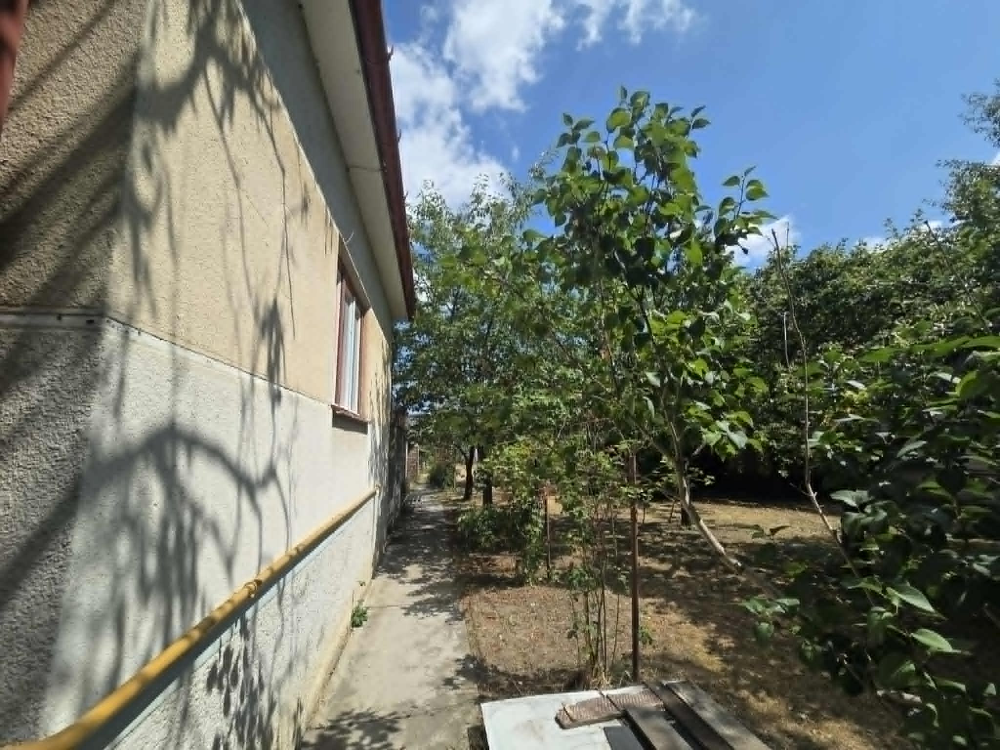 Ponúkame na predaj rodinný dom v tichej ulici v Kolárove