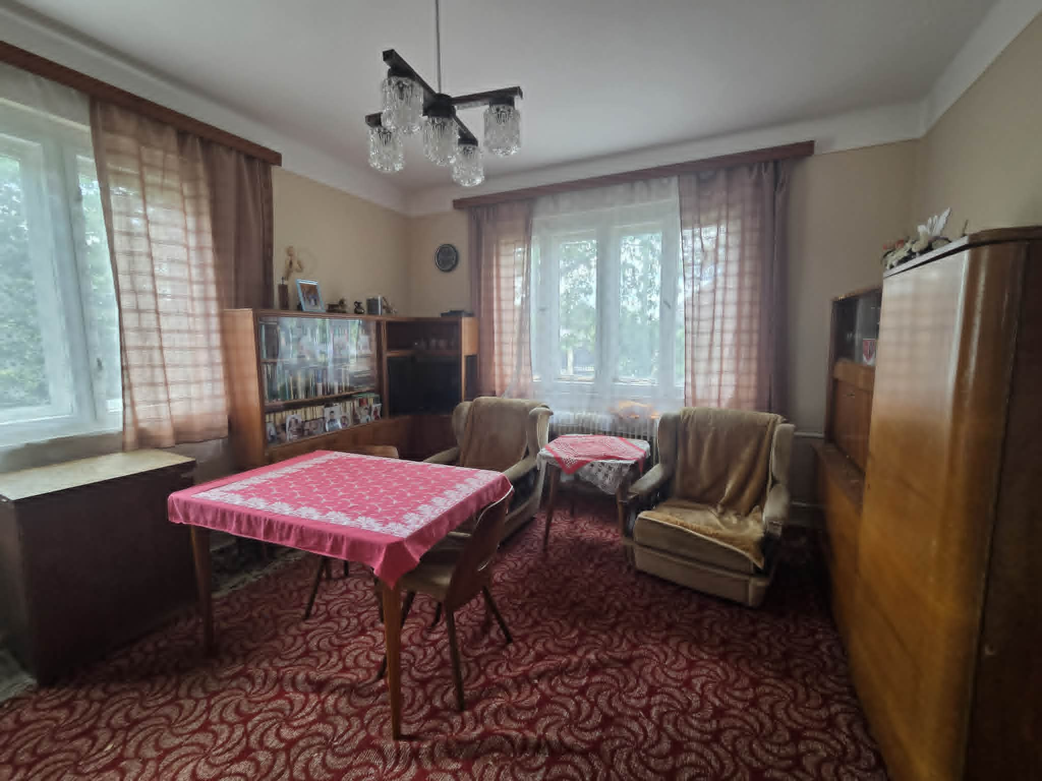 Ponúkame na predaj rodinný dom v tichej ulici v Kolárove