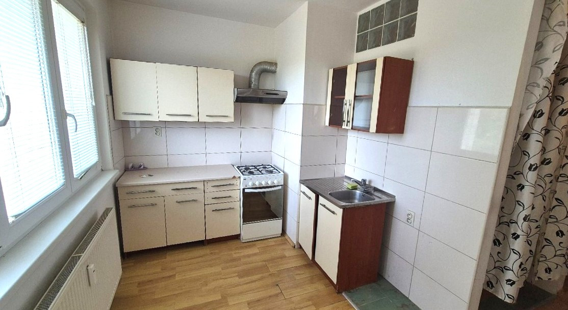 Na predaj ponúkame útulný 1‑izbový byt v Komárne, situovaný na Košickej ulici