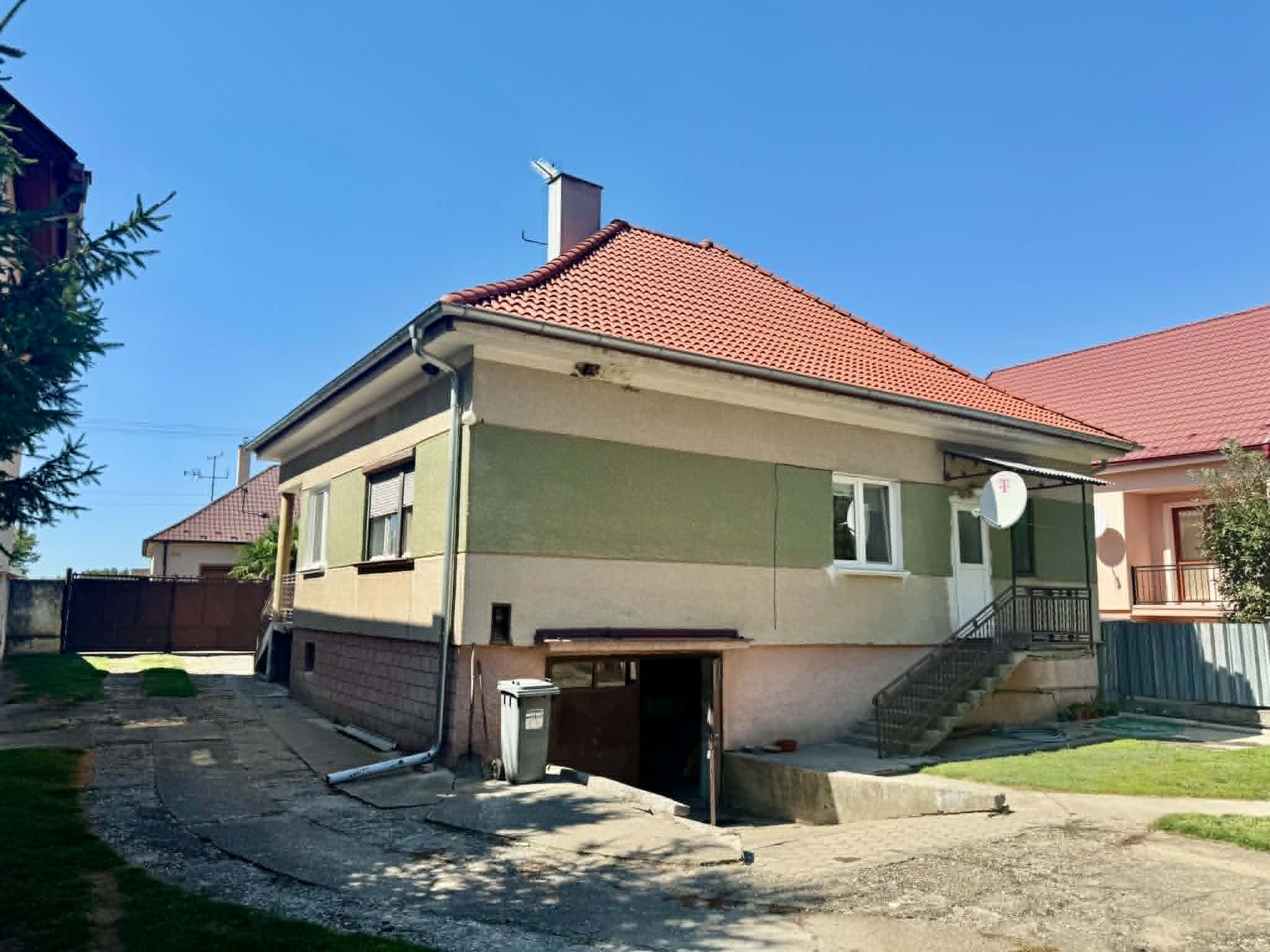 Tichá lokalita, príroda, dobrá dostupnosť do mesta
